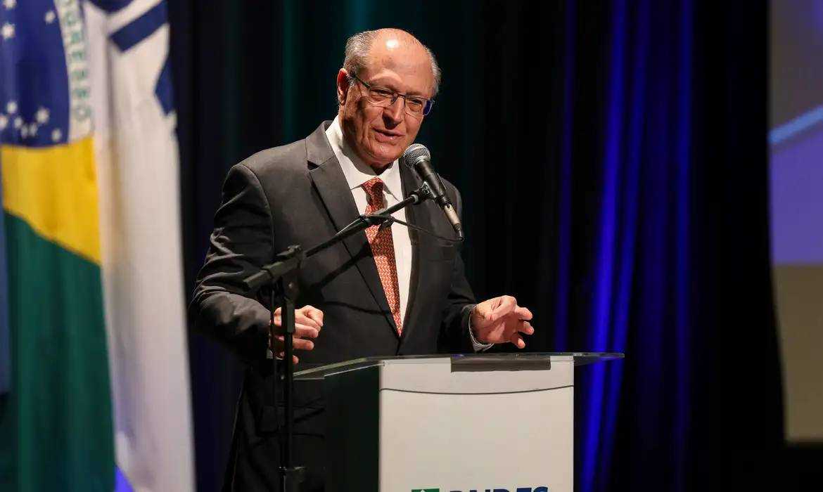 Lula pediu a Trump suspensão de tarifas, afirma Alckmin sobre Rubio