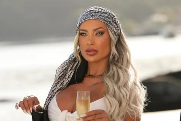 Andressa Urach avisa: 'Não siga meu boy se ama seu rosto!'