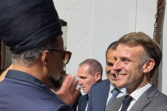 Carlinhos Brown Encanta Macron: Festival Brasil-França Surpreende!