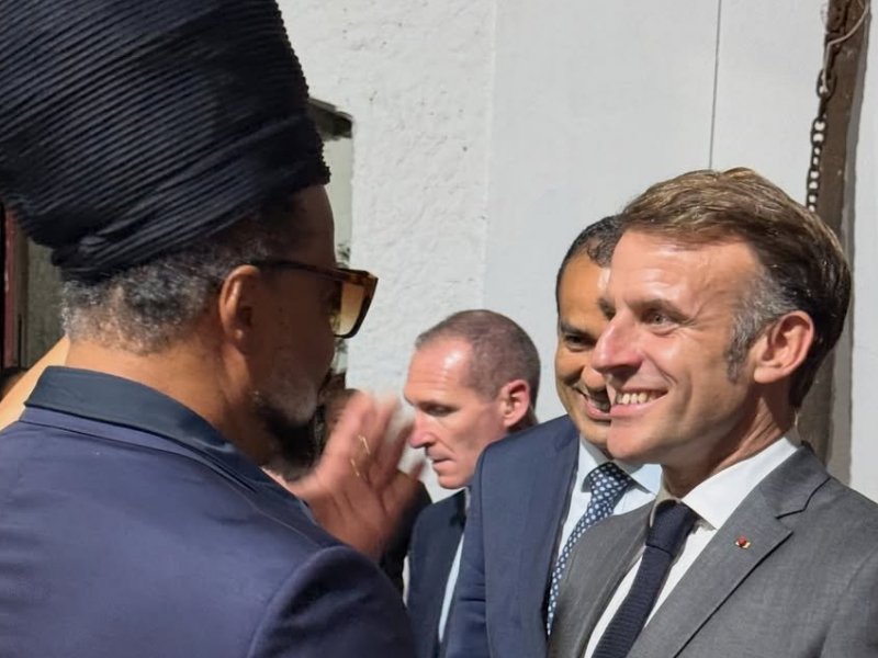 Carlinhos Brown Encanta Macron: Festival Brasil-França Surpreende!