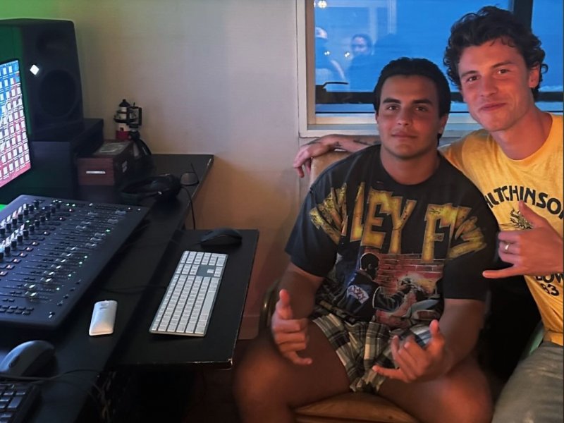Colaboração Surpreendente: Marcelo Sangalo e Shawn Mendes no Estúdio!