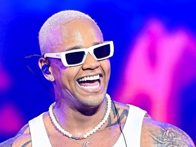 Léo Santana Brilha em Show Gratuito no Dia da Consciência Negra!