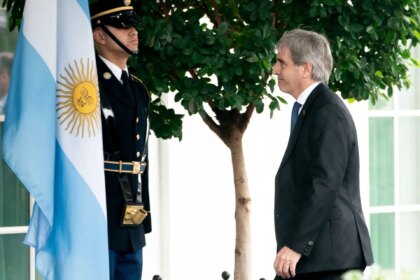 Ministro orienta banqueiros: Argentina deve aumentar reservas e recomprar títulos