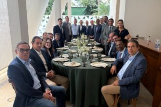 “Clima é de união e vamos virar a página dos 20 anos de PT na Bahia”, diz ACM Neto após reunião com bancada federal