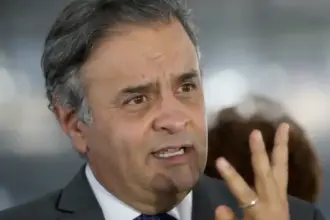 Aécio Neves deve reassumir comando nacional do PSDB com foco em 2026