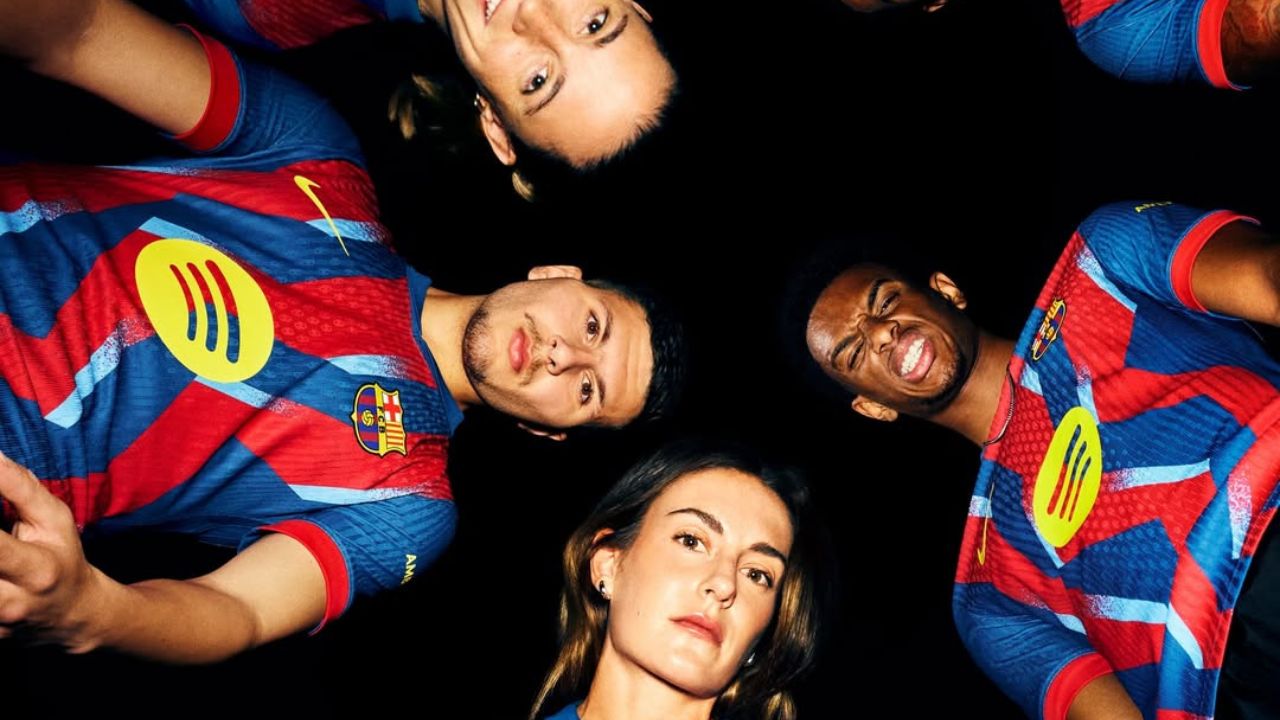 Barcelona anuncia nova camisa em homenagem a 'noite mágica' de Ronaldinho