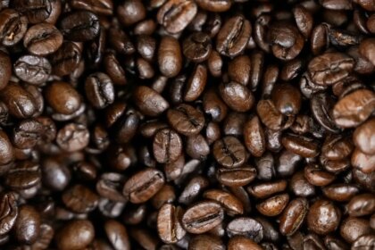Brasil pode bater recorde na safra de café em 2026, anima setor