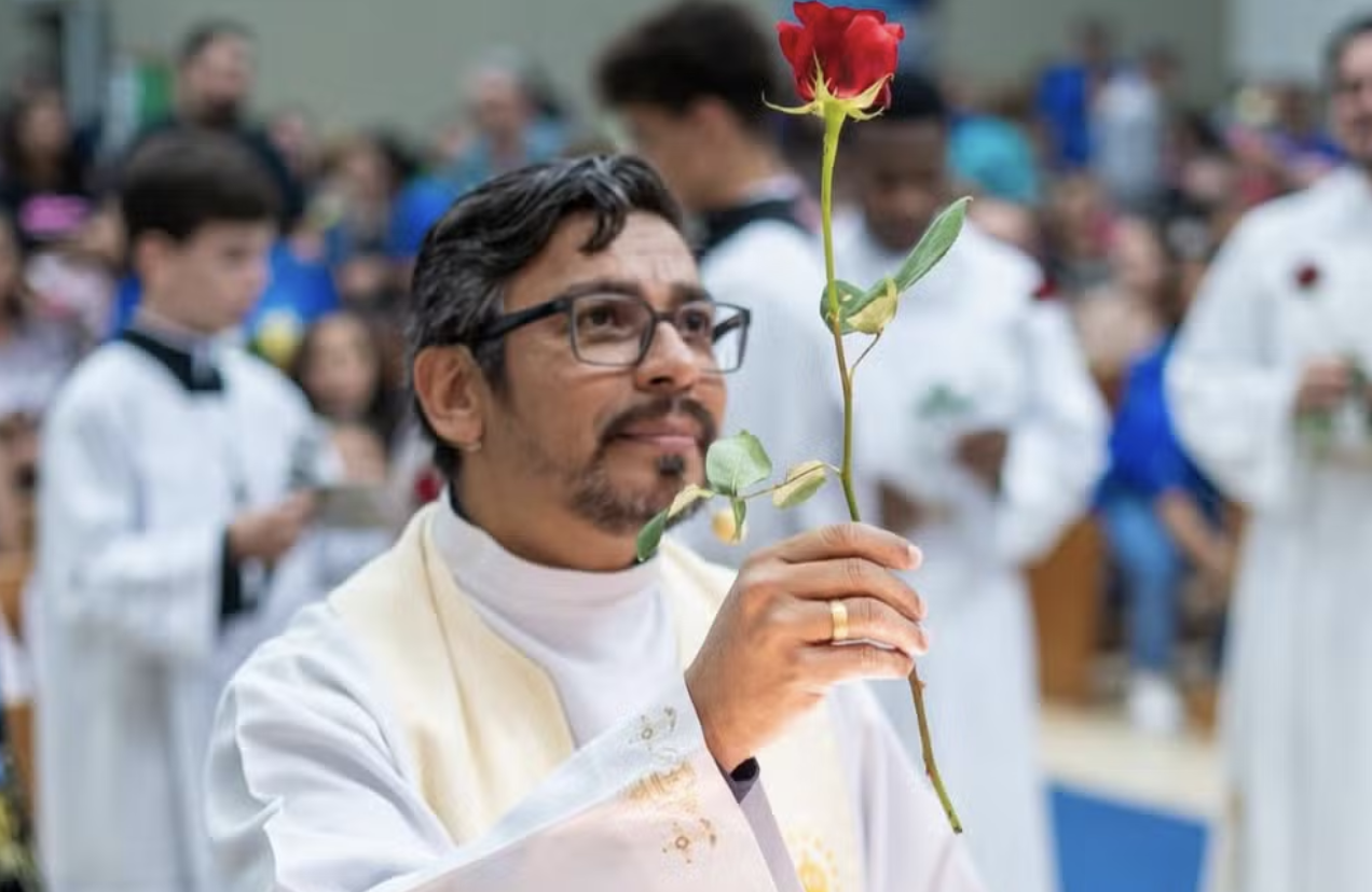 Padre é encontrado morto em latrocínio no MS; corpo enrolado em tapete