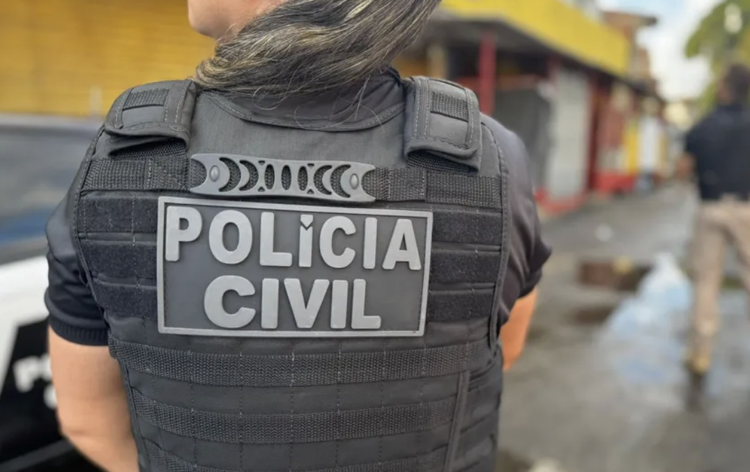 Polícia prende mulher em Salvador por desvio de R$ 116 mil de idosos