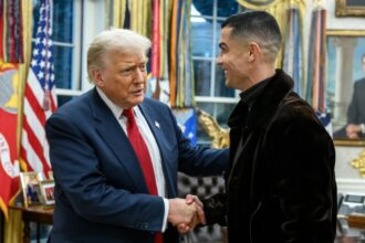 Cristiano Ronaldo visita Donald Trump na Casa Branca e compartilha momento nas redes sociais