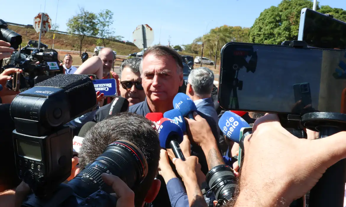 Defesa de Bolsonaro acusa “erro judiciário” e pede anulação de ação penal no STF