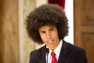 Deputado do PR filmado em briga de rua diz que sofreu racismo