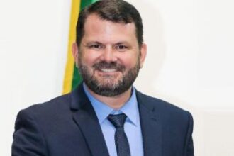 Deputado propõe reserva de vagas para veículos elétricos em shoppings e estacionamentos