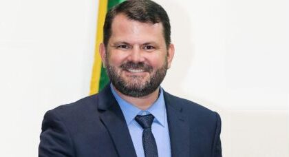 Deputado propõe reserva de vagas para veículos elétricos em shoppings e estacionamentos