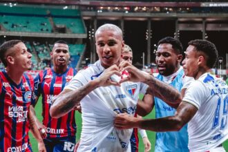 VÍDEO: Deyverson imita peixe em provocação ao Bahia após marcar gol