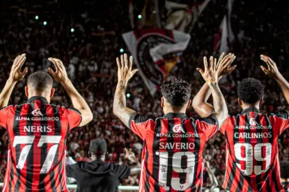 Vitória tem mais chance de queda do que o Santos, aponta especialistas