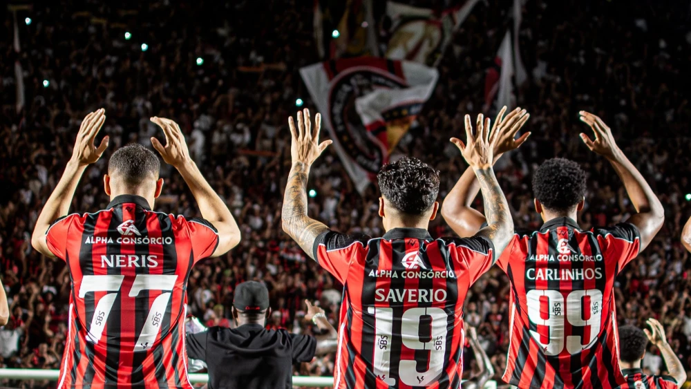 Vitória tem mais chance de queda do que o Santos, aponta especialistas