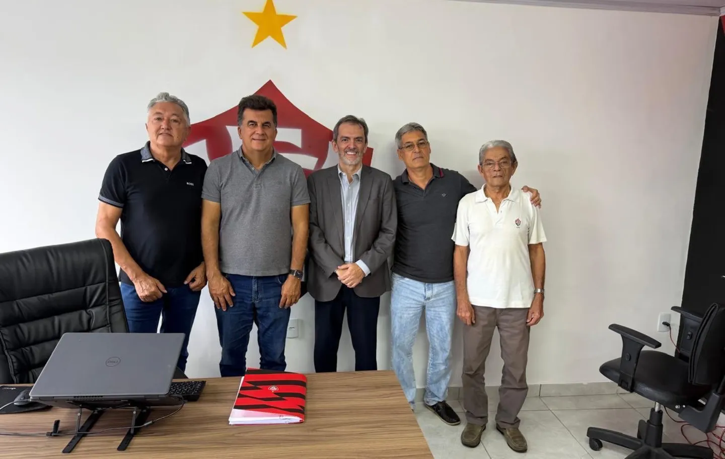 Fábio Mota anuncia chapa para reeleição no Vitória; confira