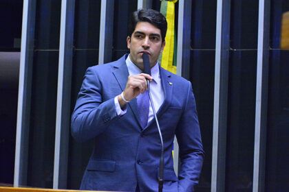 Hugo Motta acelera pacote antifraude nos combustíveis e escolhe Otto Alencar Filho para relatar PL no plenário