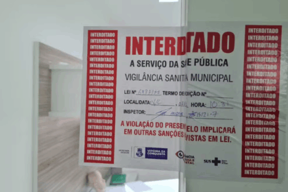 Polícia indiciada esteticista falsa por lesão corporal em Vitória