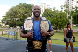 Instrutor da Academia Salvador vence o Jungle Fight 142 e leva a força do MMA para as aulas públicas de boxe e muay thai