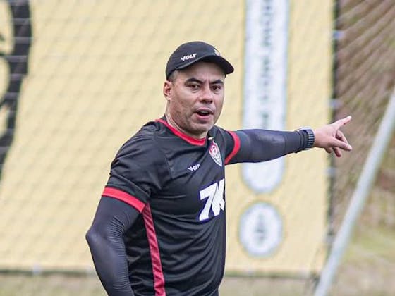 Jair Ventura terá nova dupla de volantes contra o Cruzeiro