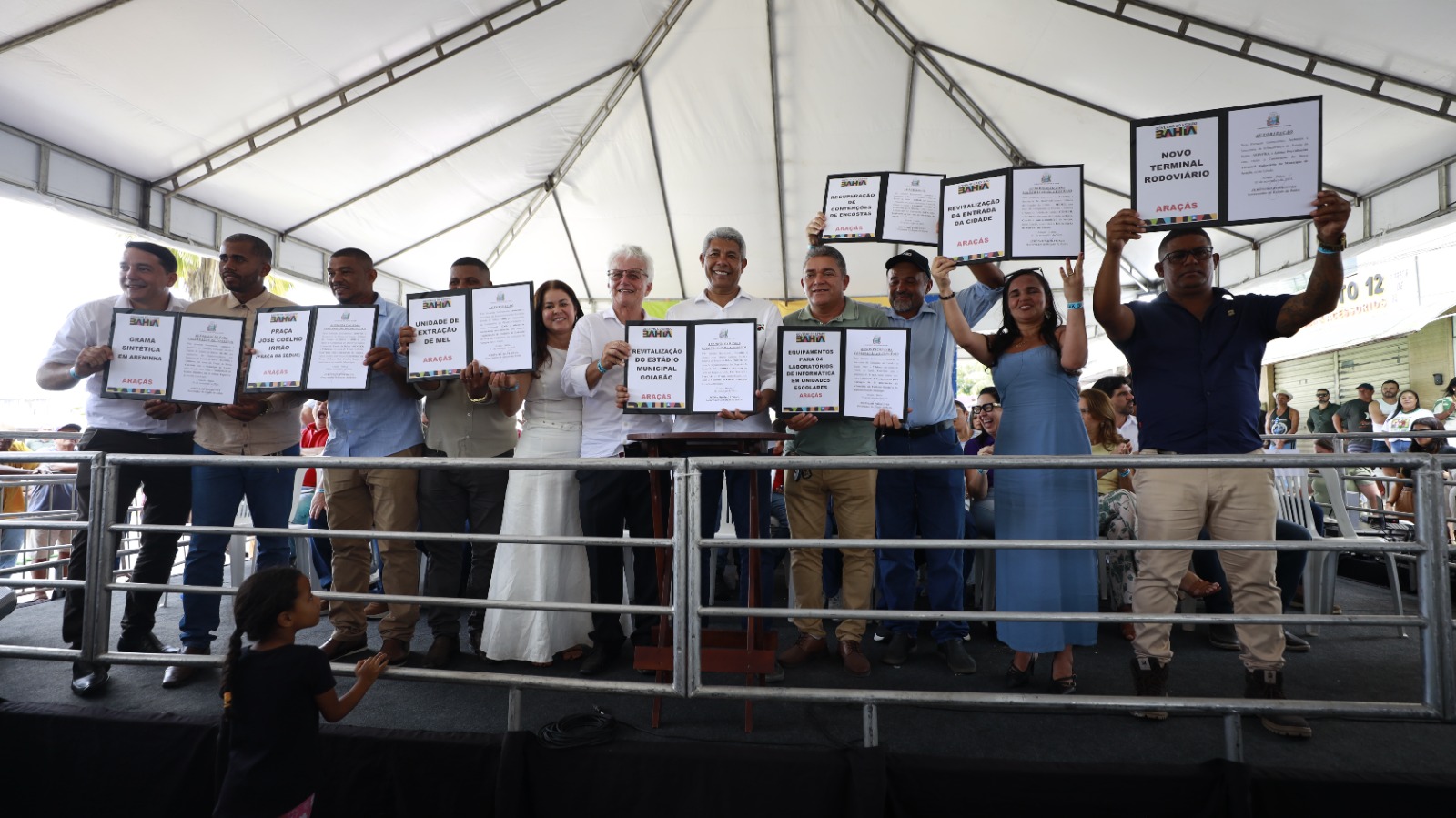 Em Araçás, Jerônimo Rodrigues anuncia pacote de obras para a revitalização de áreas importantes do município