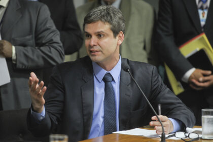 Lindbergh propõe mudança em regra de cassação de mandato por faltas