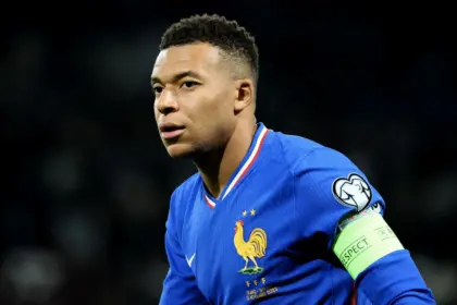 Mbappé atinge marca histórica na carreira e supera Cristiano Ronaldo