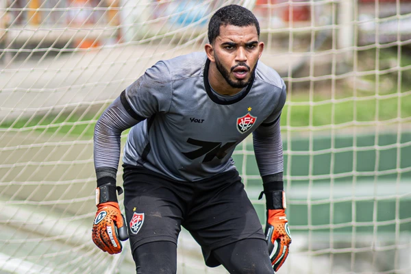 Médico do Vitória atualiza boletim médico de Lucas Arcanjo