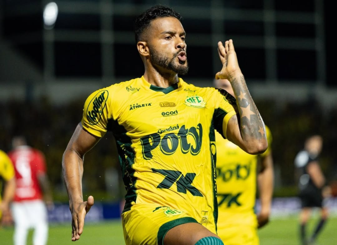 Destaque do Mirassol diz que Barradão foi estádio mais difícil de jogar: "Lá é caldeirão"