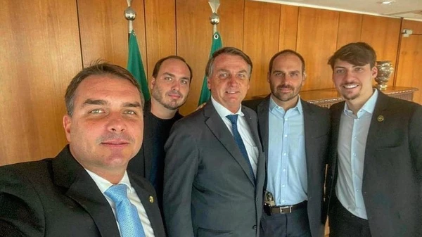 Moraes autoriza visitas dos filhos a Jair Bolsonaro na sede da PF em Brasília