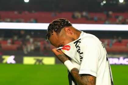 Deu ruim! Neymar sofre nova lesão e não deve mais jogar na temporada