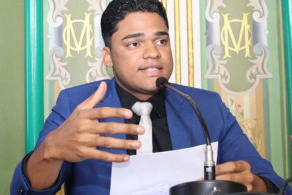 Sandro Filho reage a expulsão do MBL e polêmicas envolvendo a esposa: “Vagabundagem da política”