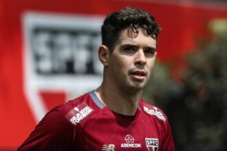 São Paulo atualiza boletim médico do meia Oscar após alterações cardíacas
