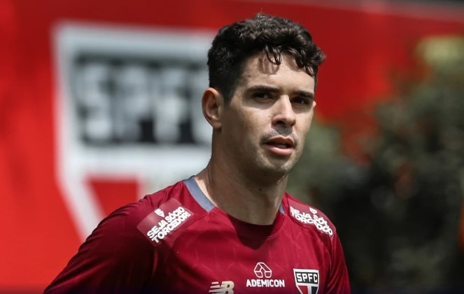 São Paulo atualiza boletim médico do meia Oscar após alterações cardíacas