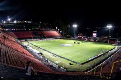 Vitória enfrenta Internacional no Barradão com missão de se afastar do Z-4; prováveis escalações