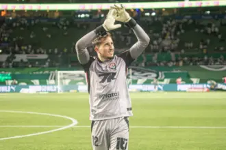 Vitória e Sport negociam troca definitiva de goleiros; entenda