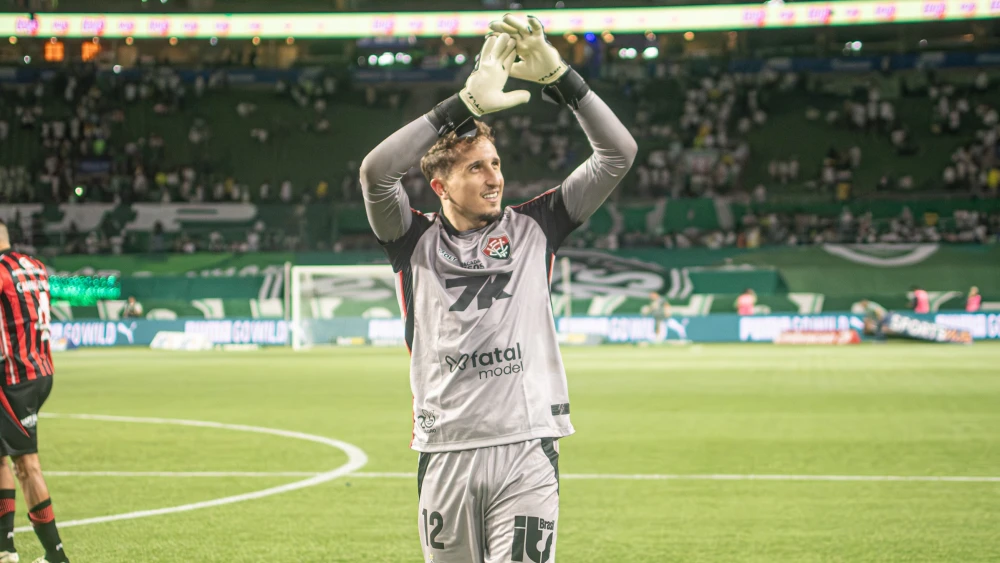 Vitória e Sport negociam troca definitiva de goleiros; entenda