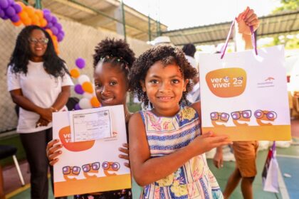 Candeias entrega óculos de grau gratuitos a mais de 200 alunos