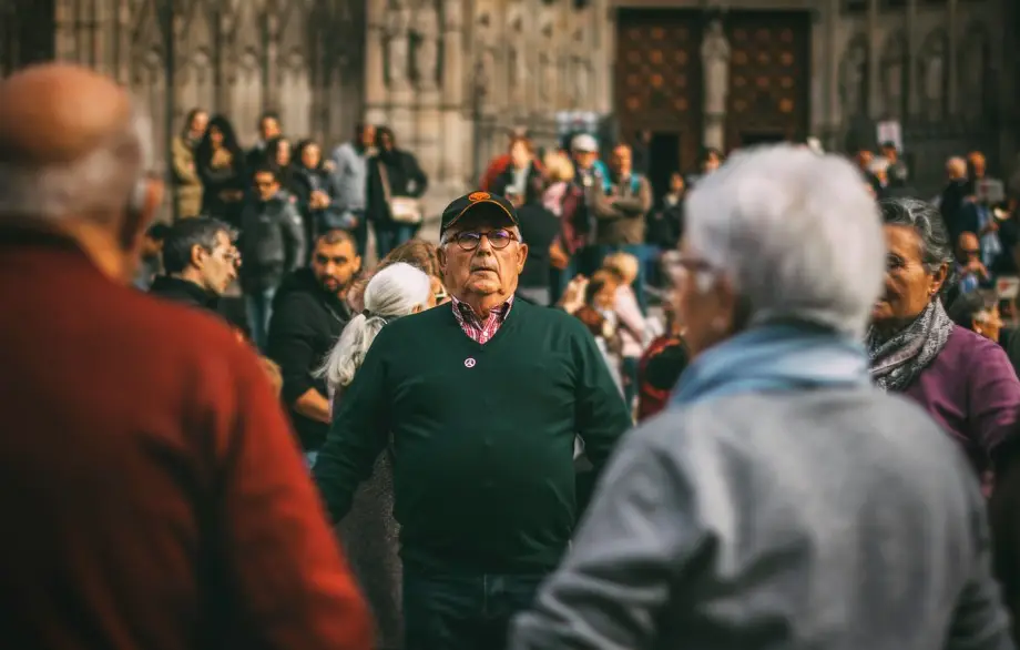Envelhecimento e Saúde: Impactos na Força de Trabalho e PIB