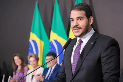 Lula nomeia Jorge Messias para ministro do STF, destacando confiança