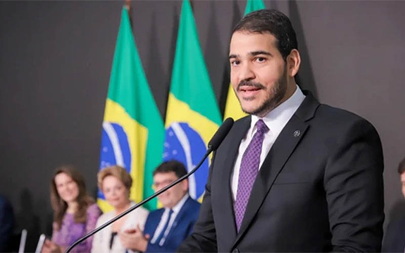 Lula nomeia Jorge Messias para ministro do STF, destacando confiança