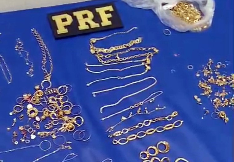 PRF e Polícia Civil do RJ desmantelam quadrilha e recuperam joias