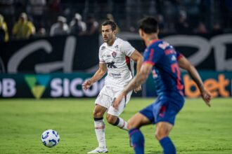 Vitória Goleado pelo Bragantino: Reviravolta Surpreendente!