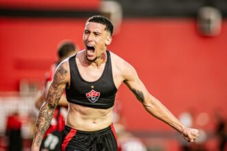 Vitória Triunfa! Leão Garante Permanência com Gol Surpreendente