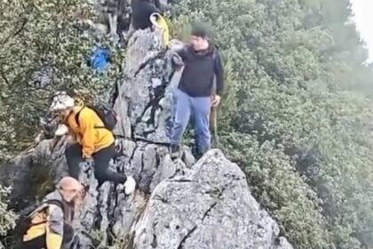 Turista cai de penhasco: drama em famoso ponto turístico da China