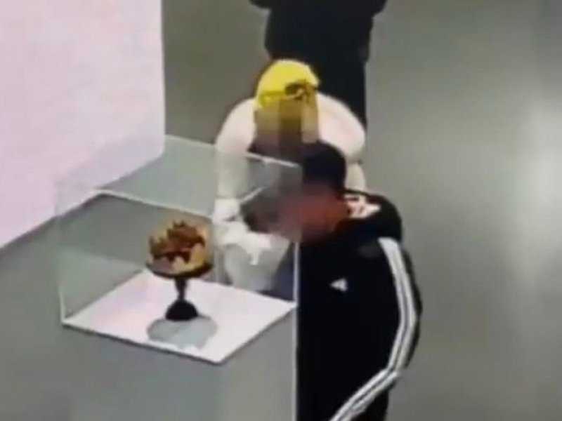 Criança Quebra Coroa de R$ 1,7 Milhão em Museu Chinês!