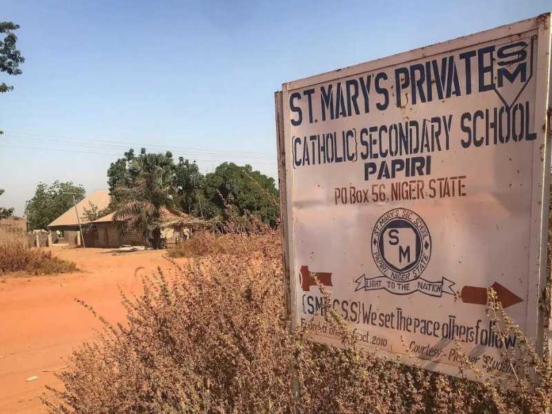 Crianças sequestradas na Nigéria são libertadas em resgate emocionante