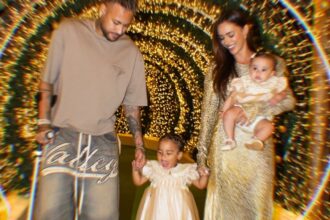 Fofura Natalina: Mavie Surpreende com Reação aos Presentes!